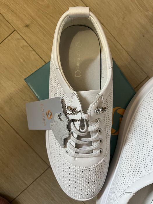 Жіночі шкуряні макасини