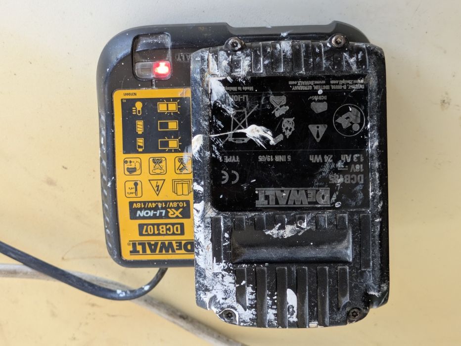 Bateria XR 18v 1.3ah  + carregador XR DeWalt original