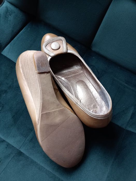 Buty na koturnie 39 roz. Skóra naturalna, carmelowe