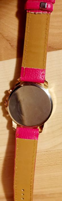 Nowy różowy zegarek