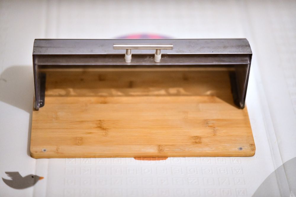 Chlebak  z bambusową  podstawą