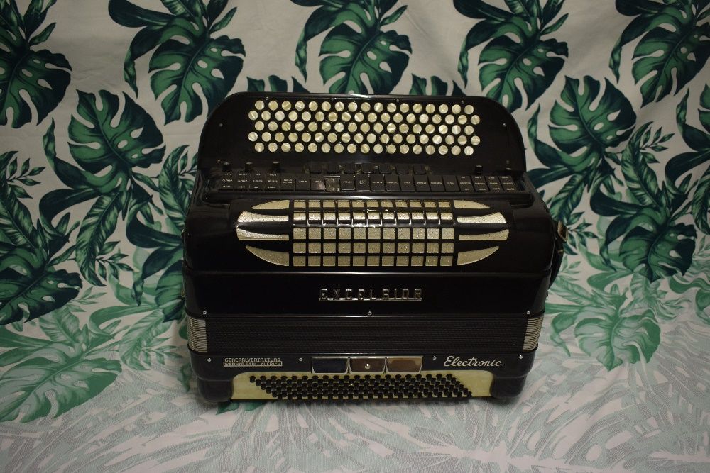 Acordeao Excelsior Com Sistema Midi a Fonsionar,N 184