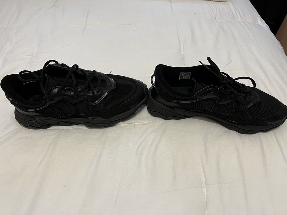 Ténis marca. Adidas cor preta numero 43