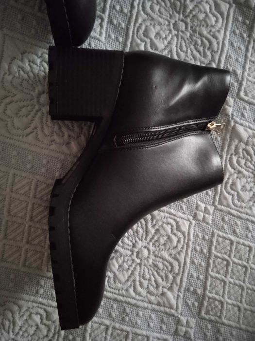 Botins pretos 39