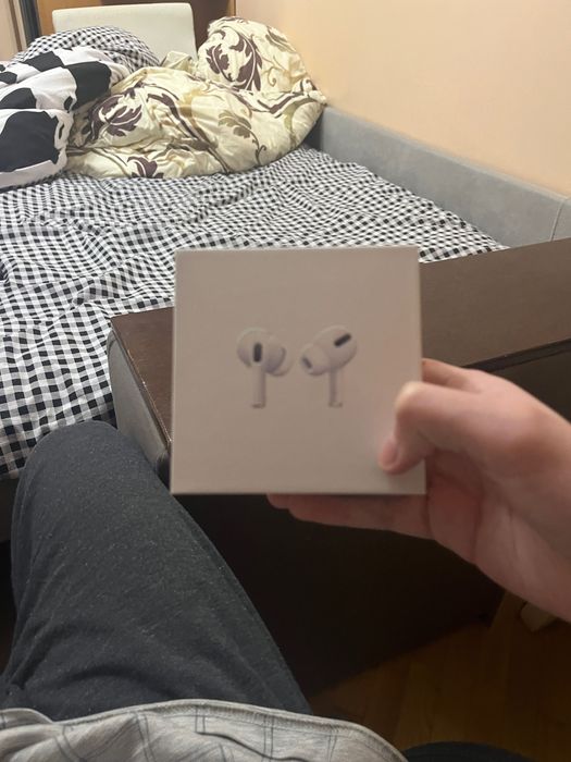 Нові Оригінальні Перевірені Airpods Pro З Жовтим Чехлом У Подарунок