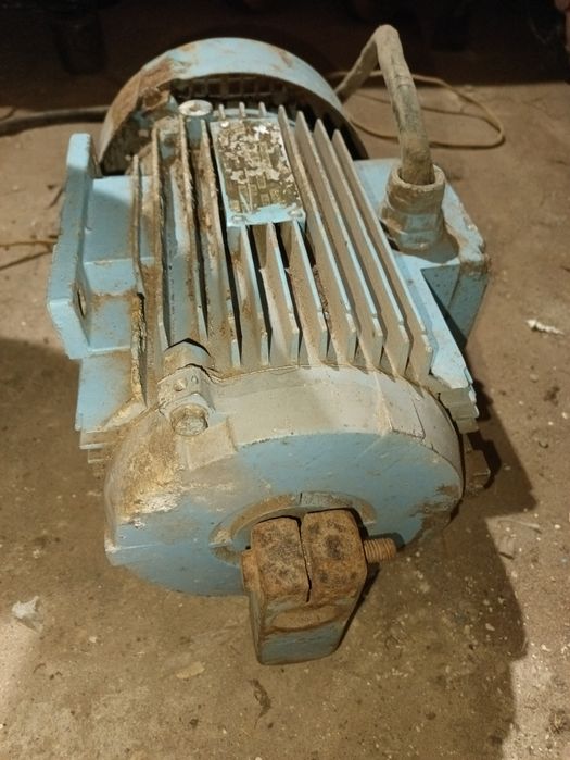 Двигун електричний