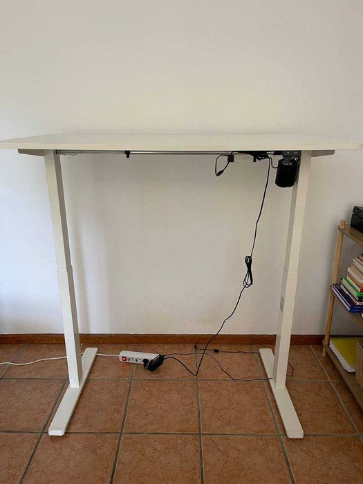 Secretária elétrica ajustável em altura – Mitsai (Worten)