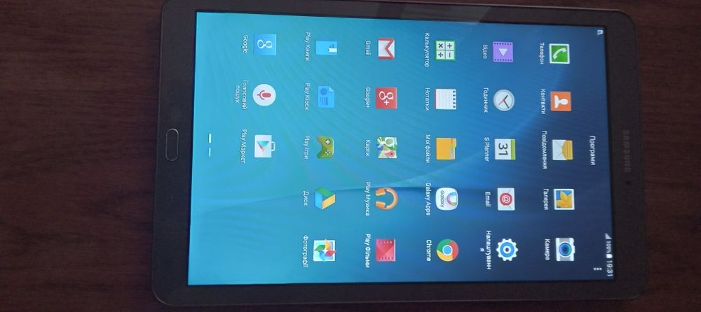 Планшет Samsung SM-T561