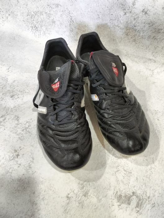 Футзалки Newbalance кожані б/у 44,5. Розмір стільки 28,5см