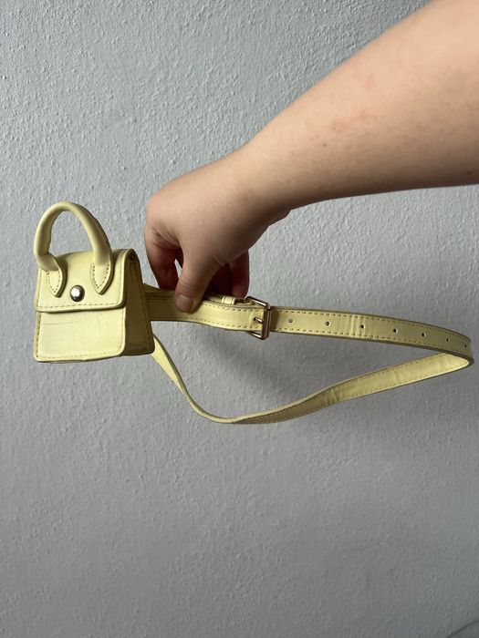 Pasek z mini torebką żółty Sinsay