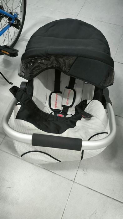 Carrinho de bebé Pierre Cardan