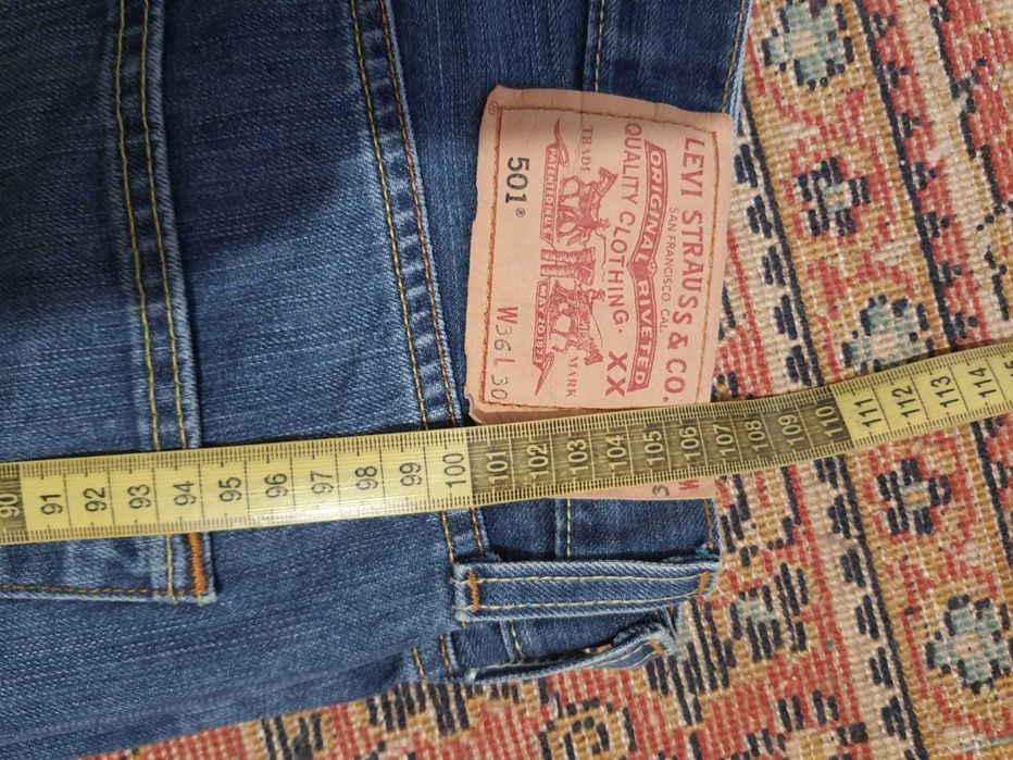 Продам джинсы LEVIS