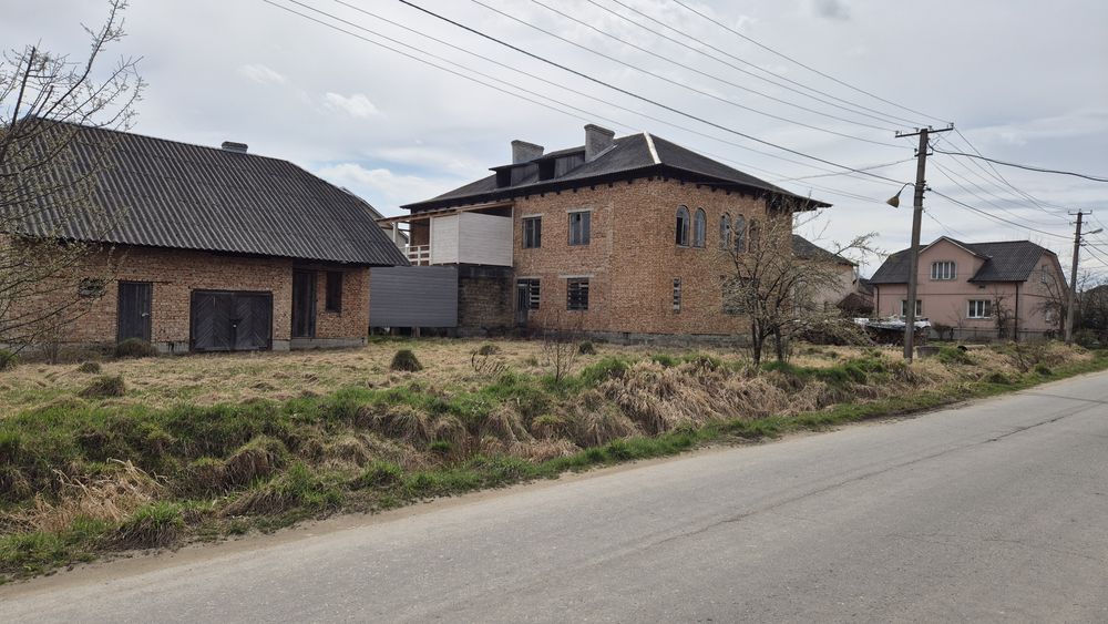 Продаж цегляного будинку