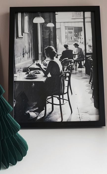 Plakat / druk – klimatyczna kawiarnia, czarno-biała fotografia