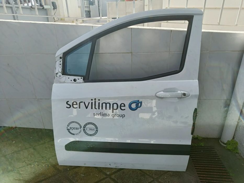 Porta esquerda Ford Transit Courier 2015