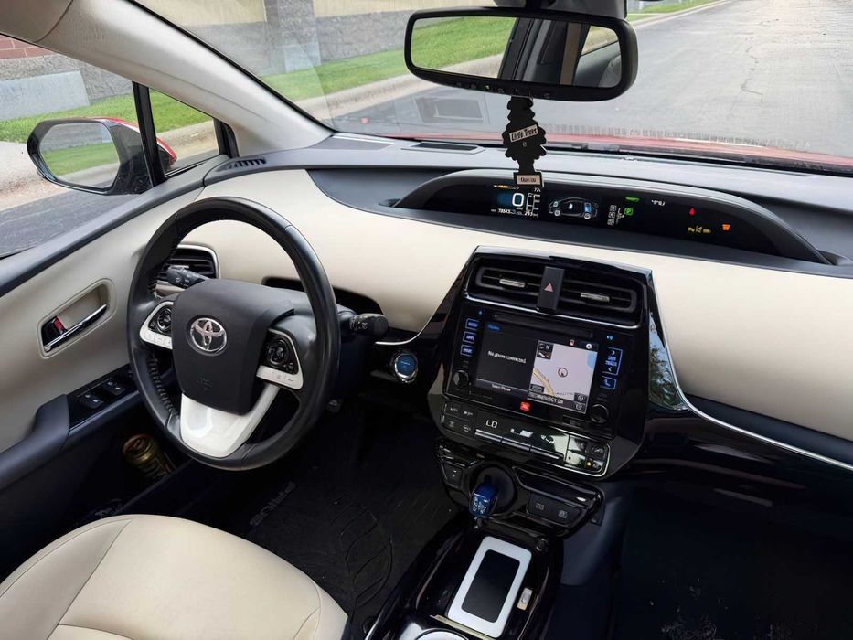 Toyota Prius Four Touring      2016