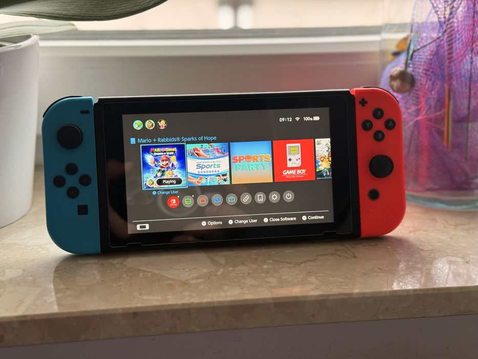 Nintendo Switch v2 komplet plus hard case