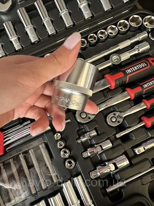 Набір інструментів INTERTOOL Storm 233 предмети ET-8233 CrV у кейсі