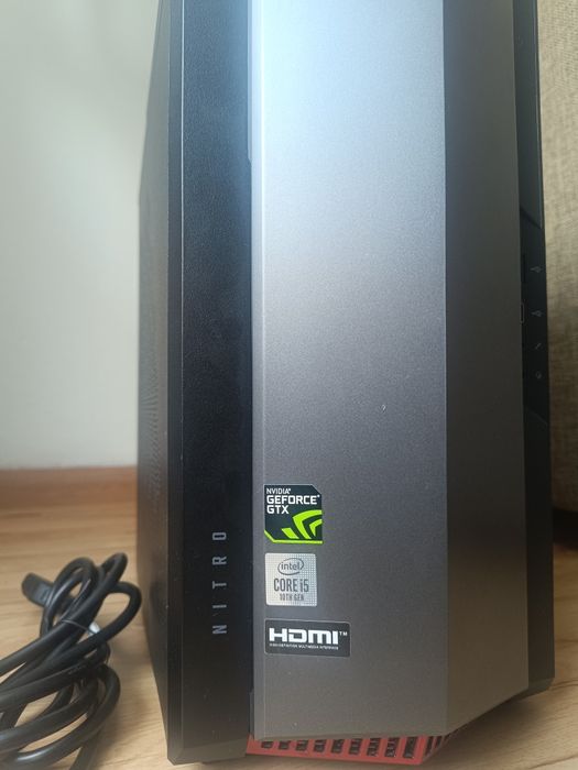 Komputer NITRO czarno -czerwony