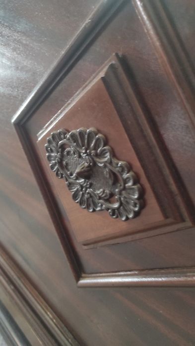 Baú com pegas em metal