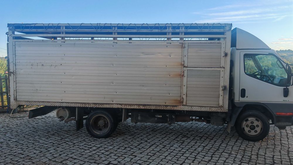 Carrinha Mitsubishi Canter 3.0 (Transporte de animais vivos)