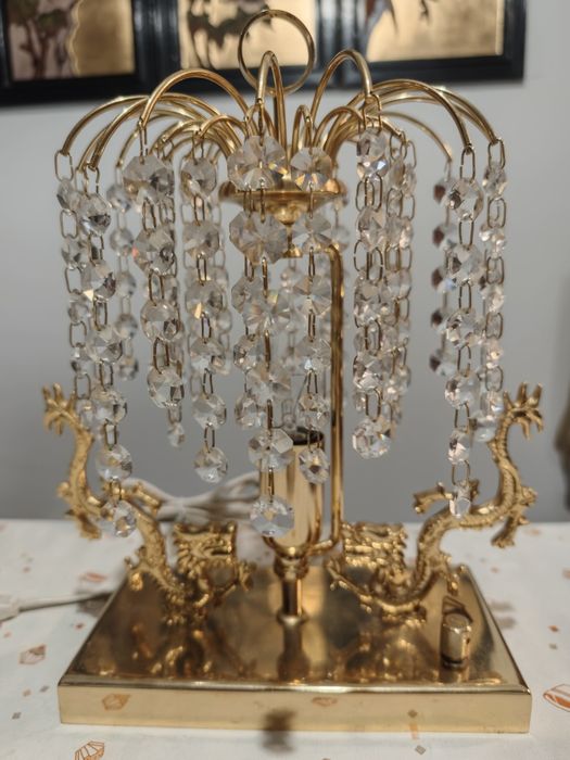 Candeeiro Vintage Hollywood Regency - Cascata de Cristais e Dragões