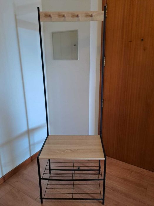 Cabideiro em metal (LxPxA 60x40x175cm)