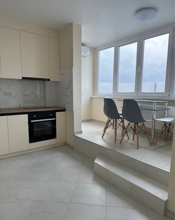 Стильна квартира студія з панорамою на Дніпро (л1