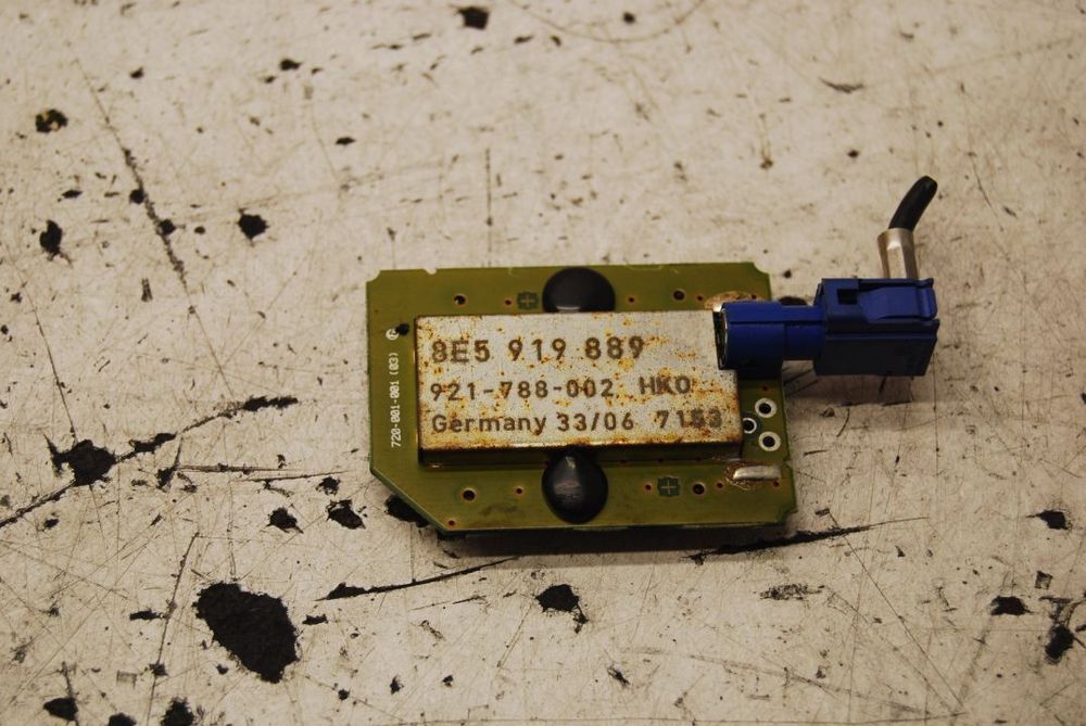 WZMACNIACZ MODUŁ GPS 8E5919889 AUDI A4 B6 A6 C6