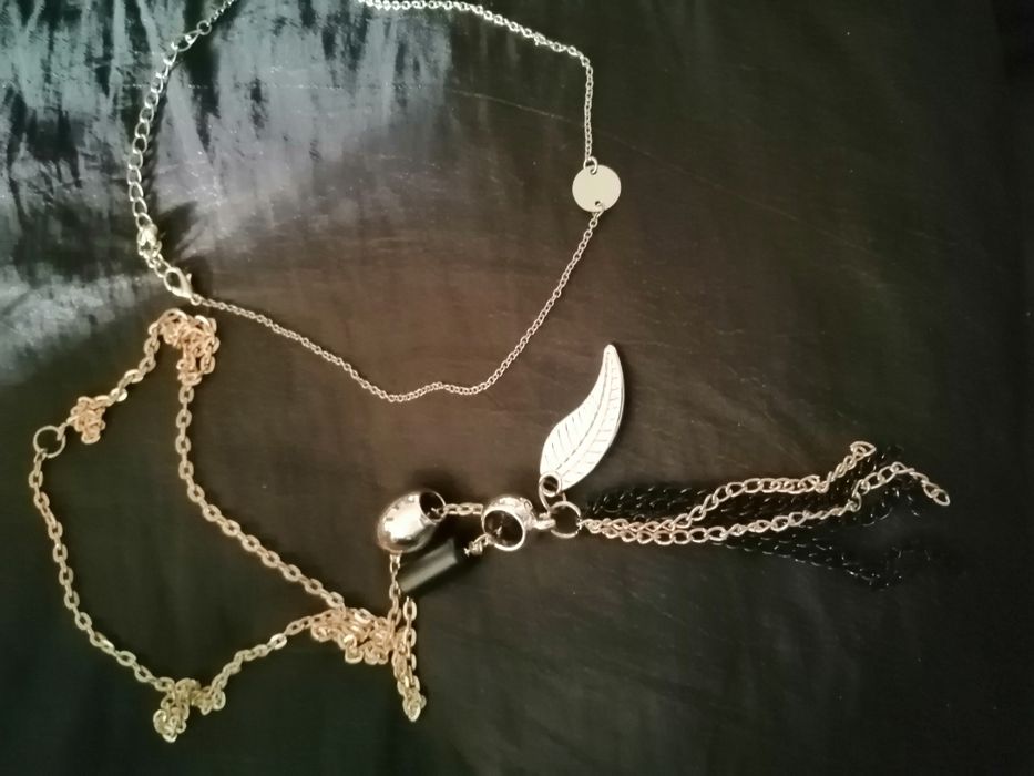 Bijutaria colares e pulseiras