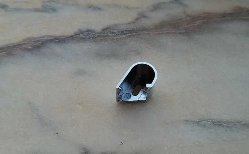 Capa da dobradiça direita pc portátil (hinge cover laptop right side)