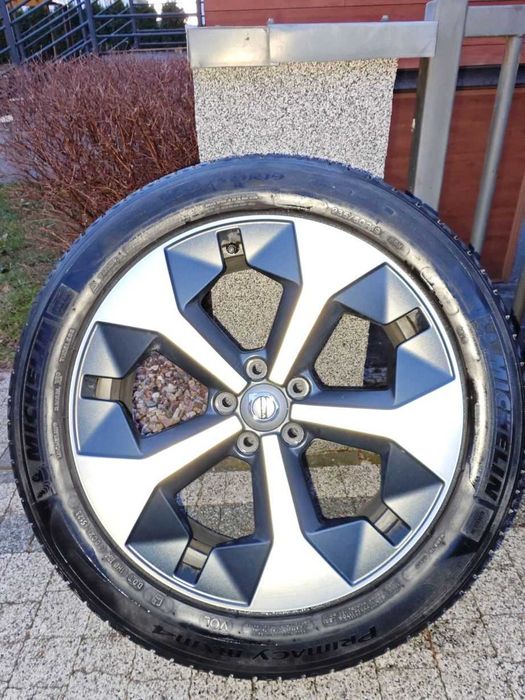 Oryginalne Felgi VOLVO 19 XC40, XC60 z oponami całorocznymi Michelin