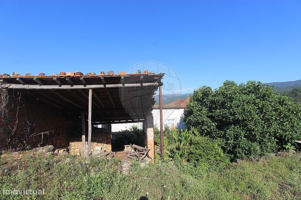 Moradia T4 para venda