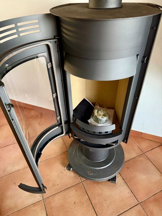 Salamandra Moderna Redonda com Vidro – Alta, Elegante, a Lenha