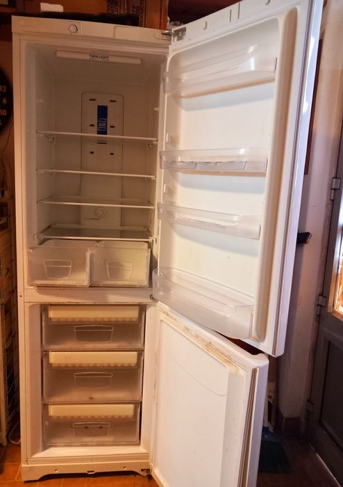 Frigorífico combinado  indesit 340 l