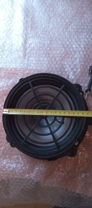 Динаміки Bose  Audi Q7.оригінал,хороший робочий стан з конекторами!!!