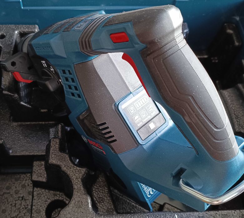 Młotowiertarka Bosch GBH 18V-28 C w zestawie z walizką L-Boxx 238 .
