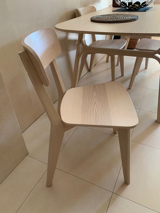 Mesa em bambu com 4 cadeiras