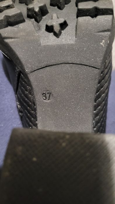 Botki na słupku 10cm - 37