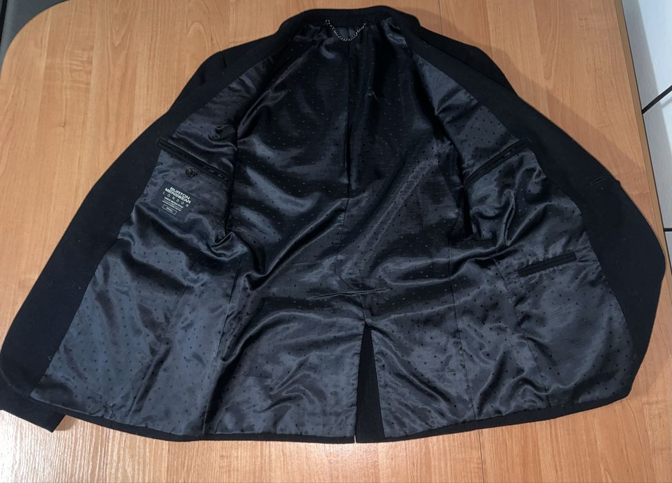 Жіночий чорний класичний піджак