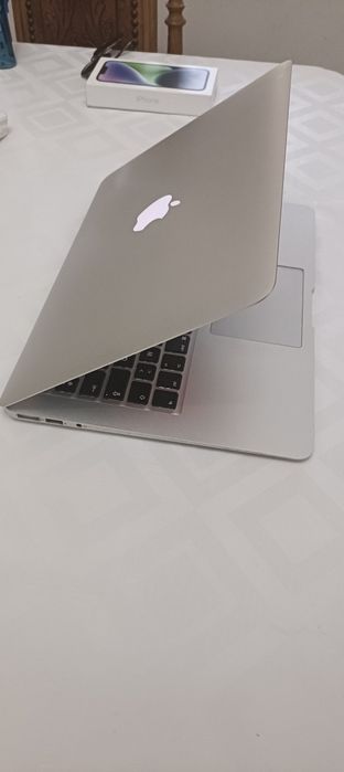 MacBook Air 13” — 8GB RAM — SSD 256GB — macOS Ventura