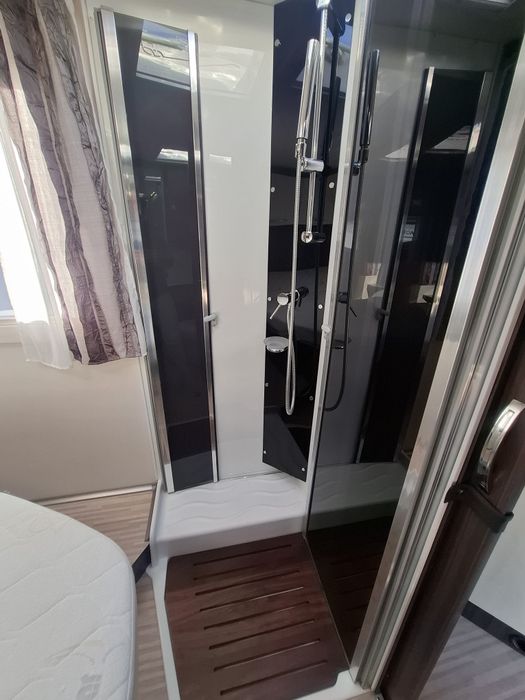 Autocaravana cama central+basculante 5 lugares