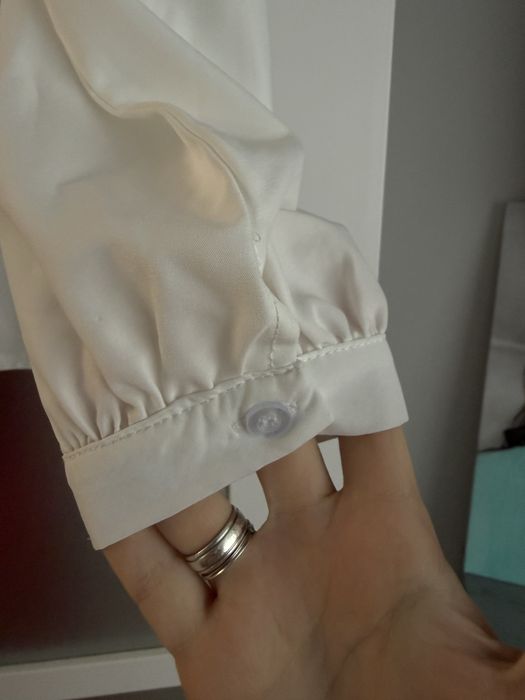 Нова блуза з трендовим коміром