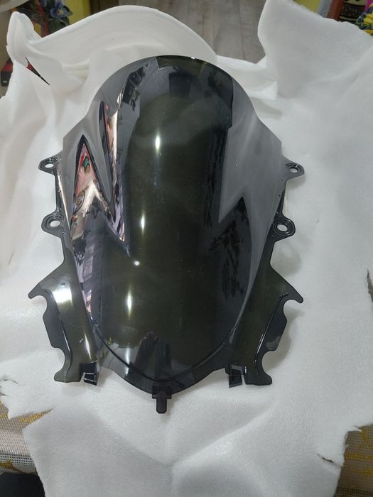 Продам вітрове скло на Yamaha