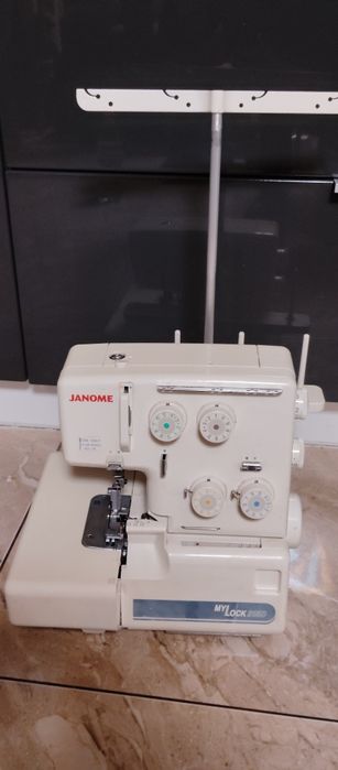 Срочно продам оверлок и швейную машину Janome