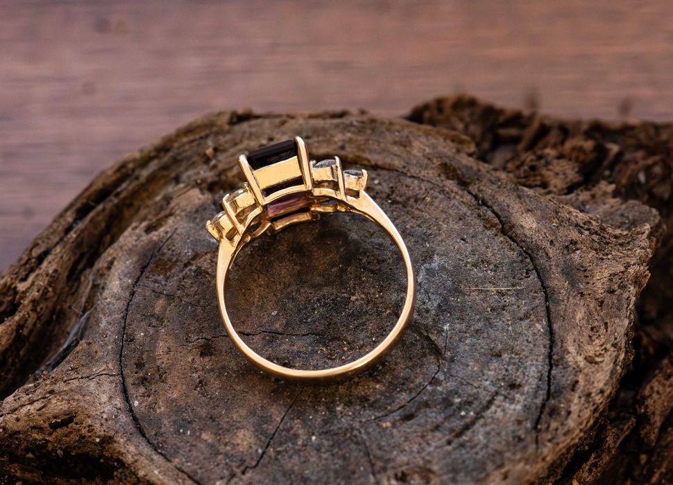 Anel antigo geométrico Art Déco em ouro 14k com ametista e diamantes