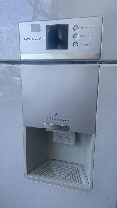 Geladeira LG Frost Free com Dispenser de Água – Excelente Estado