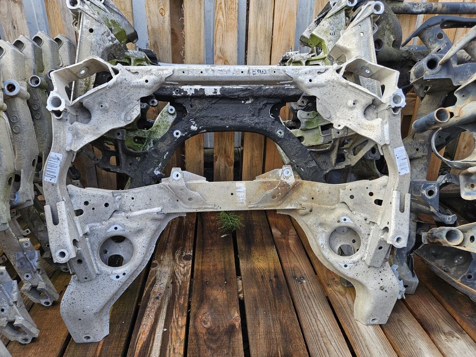 Підрамник Балка БМВ Е38 Е39 Е46 Е53 Е60 Е61 Е65 Е66 Е70 Е71 Е83 Е90