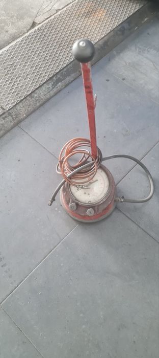 Bomba antiga  de encher pneus