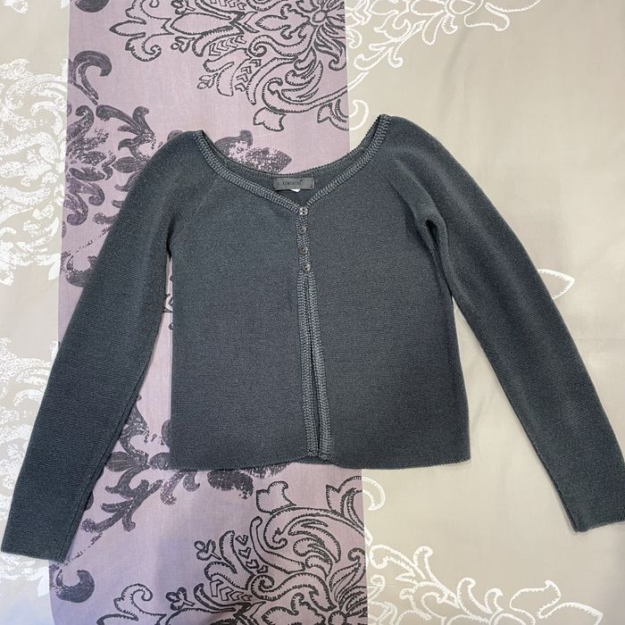 Вʼязаний кардиган у стилі jacquemus